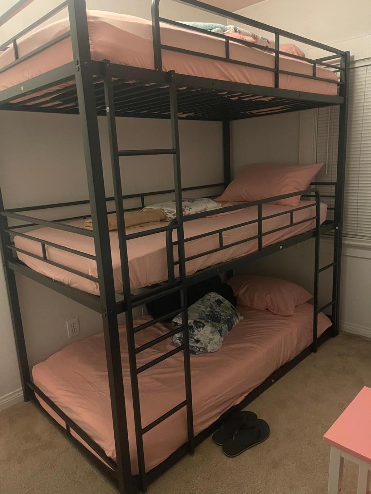 Albergue Females Bun Beds Los Angeles